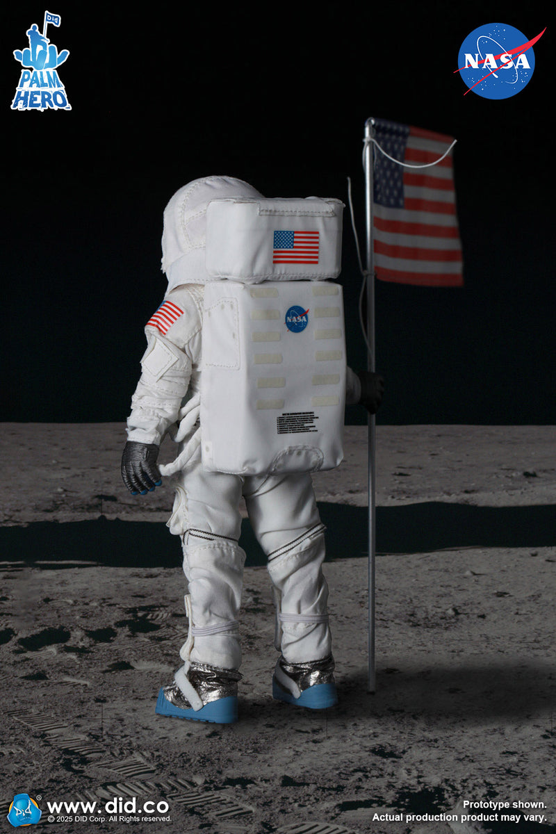 Load image into Gallery viewer, DID - 1/12 Palm Hero Series Apollo 11 Astronauts - Michael Collins
