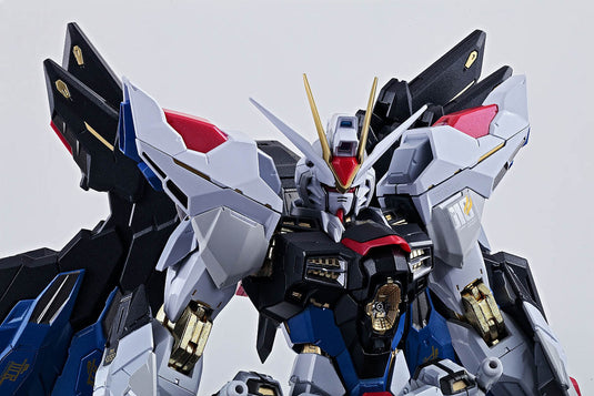 Bandai - Metal Build: Mobile Suit Gundam SEED DESTINY - Strike Freedom Gundam (Revival Version)
