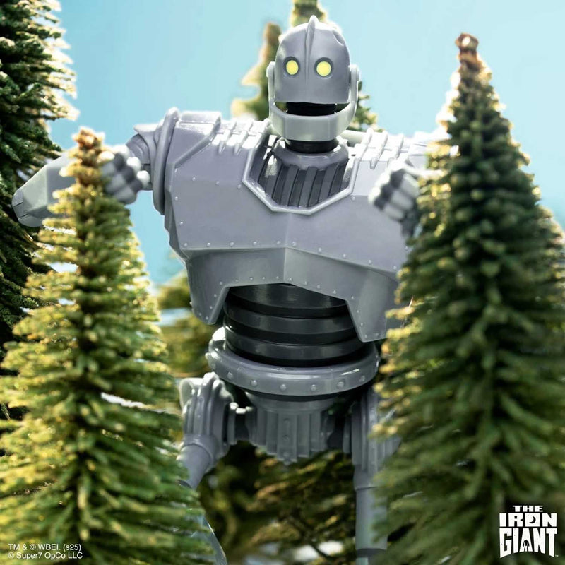 Load image into Gallery viewer, Super 7 - The Iron Giant Deluxe - Iron Giant 7-Inch Action Figure
