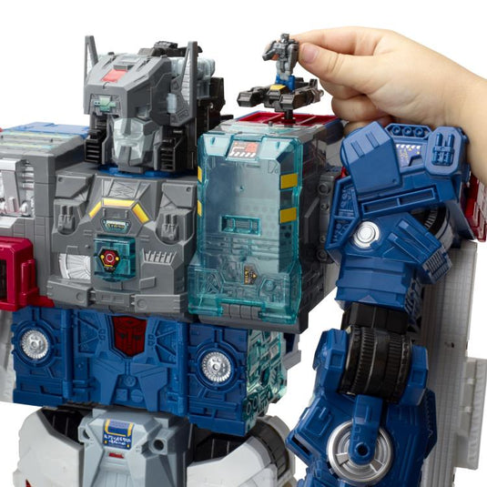 Transformers Generations - Titans Return - Titan Class Fortress Maximus