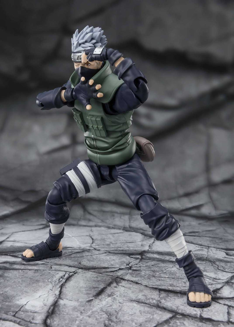 Load image into Gallery viewer, Bandai - S.H.Figuarts - Naruto Shippuden - Kakashi Hatake (The Famed Sharingan Hero) (2027 Reissue)
