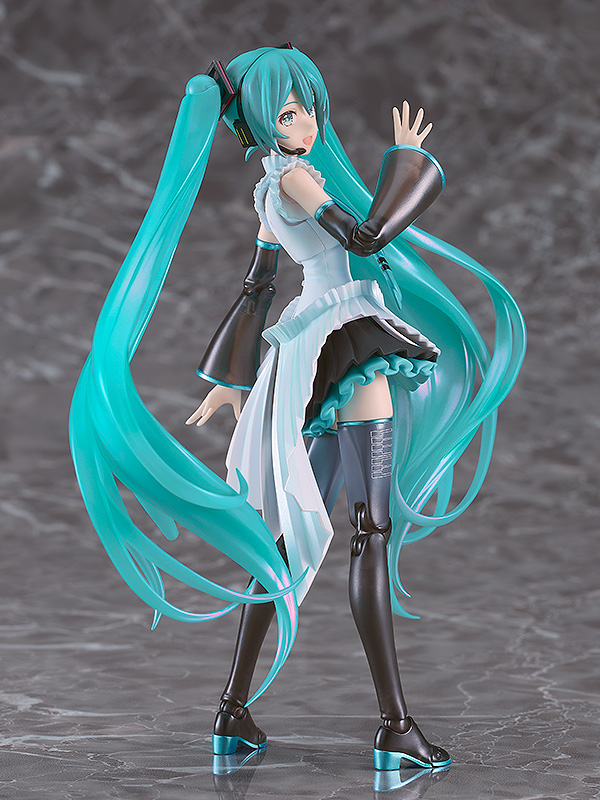 Load image into Gallery viewer, Max Factory - PLAMATEA - Hatsune Miku (Happy 16th Birthday Ver.) Model Kit
