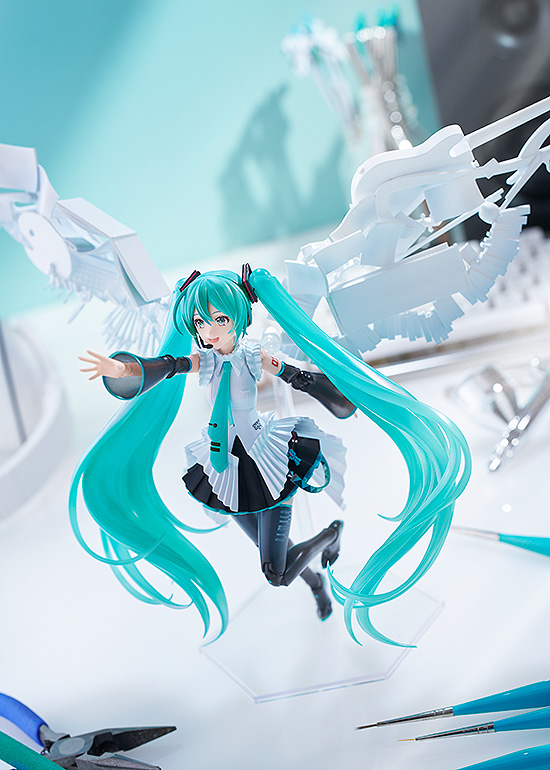 Load image into Gallery viewer, Max Factory - PLAMATEA - Hatsune Miku (Happy 16th Birthday Ver.) Model Kit
