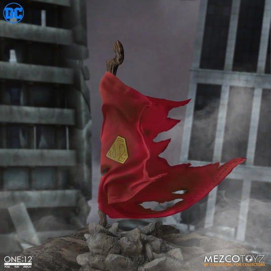 Mezco Toyz - One 12 DC Comics - Superman (Recovery Suit)