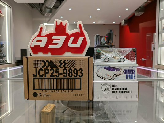 RLC Exclusive 1982 Lamborghini Countach LP 500 S (Holiday Edition)