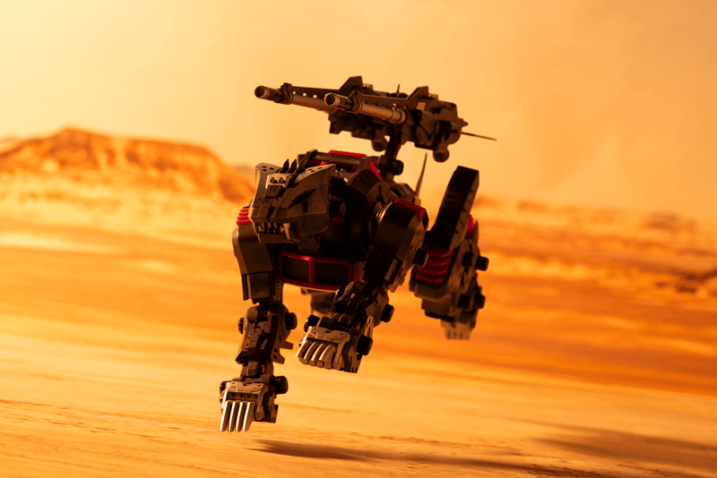 Load image into Gallery viewer, Kotobukiya - Highend Master Model Zoids: Lightning Saix (Irvine Special 2000 Recolor)
