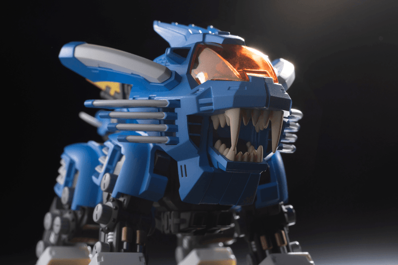 Load image into Gallery viewer, Kotobukiya - D-Style Zoids - Blade Liger (2000 Re-Color)
