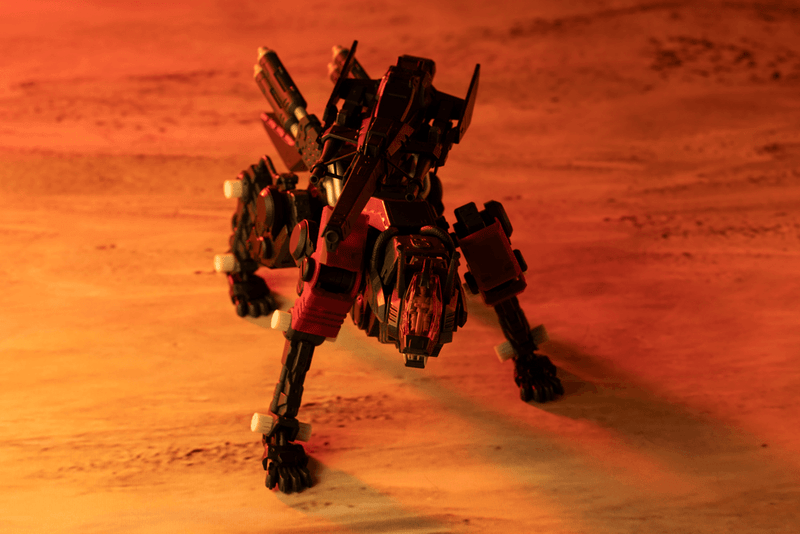 Load image into Gallery viewer, Kotobukiya - Highend Master Model Zoids: Command Wolf (Irvine Special 1999 Re-Color)
