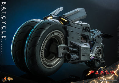 Hot Toys - The Flash (2023) - Batcycle
