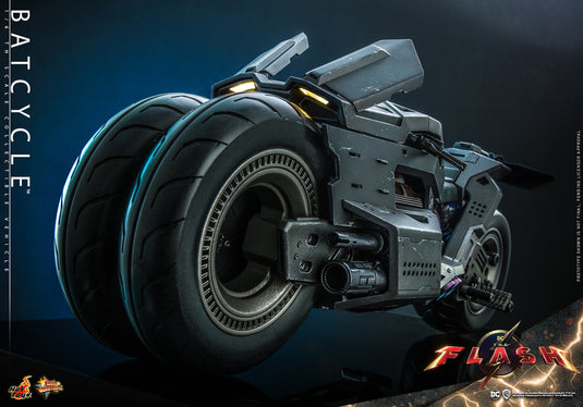 Hot Toys - The Flash (2023) - Batcycle