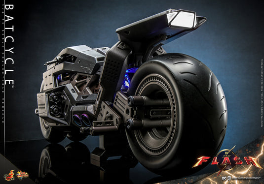 Hot Toys - The Flash (2023) - Batcycle