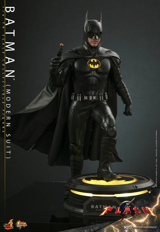 Hot Toys - The Flash (2023) - Batman (Modern Suit)