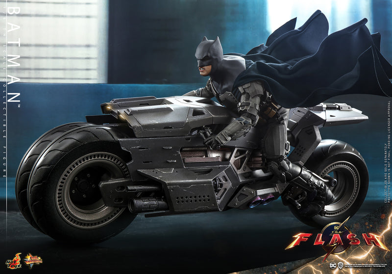 Load image into Gallery viewer, Hot Toys - The Flash (2023) - Batman
