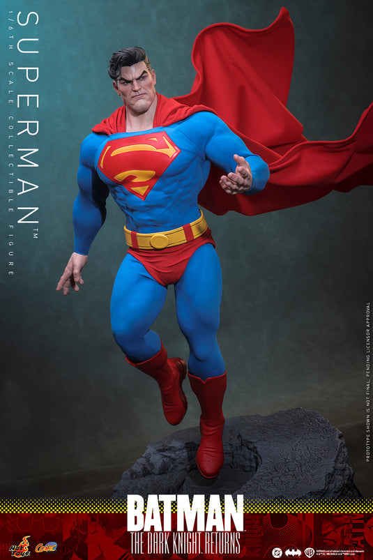 Hot Toys - Batman: The Dark Knight Returns - Superman