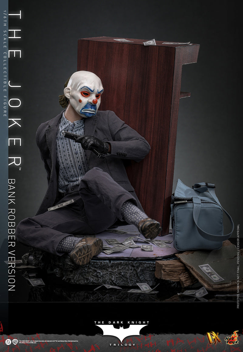 Load image into Gallery viewer, Hot Toys - The Dark Knight - The Joker (Bank Robber Ver.)
