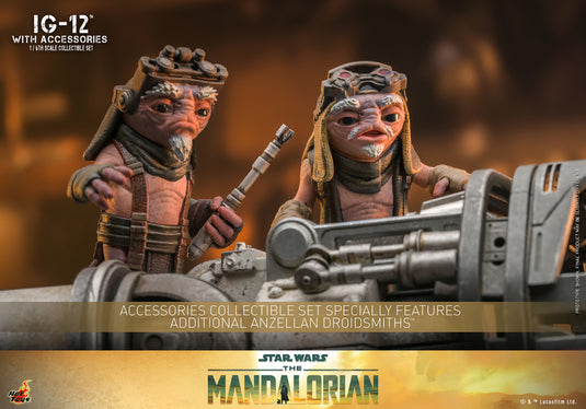 Hot Toys - Star Wars The Mandalorian - IG-12 With Accessories