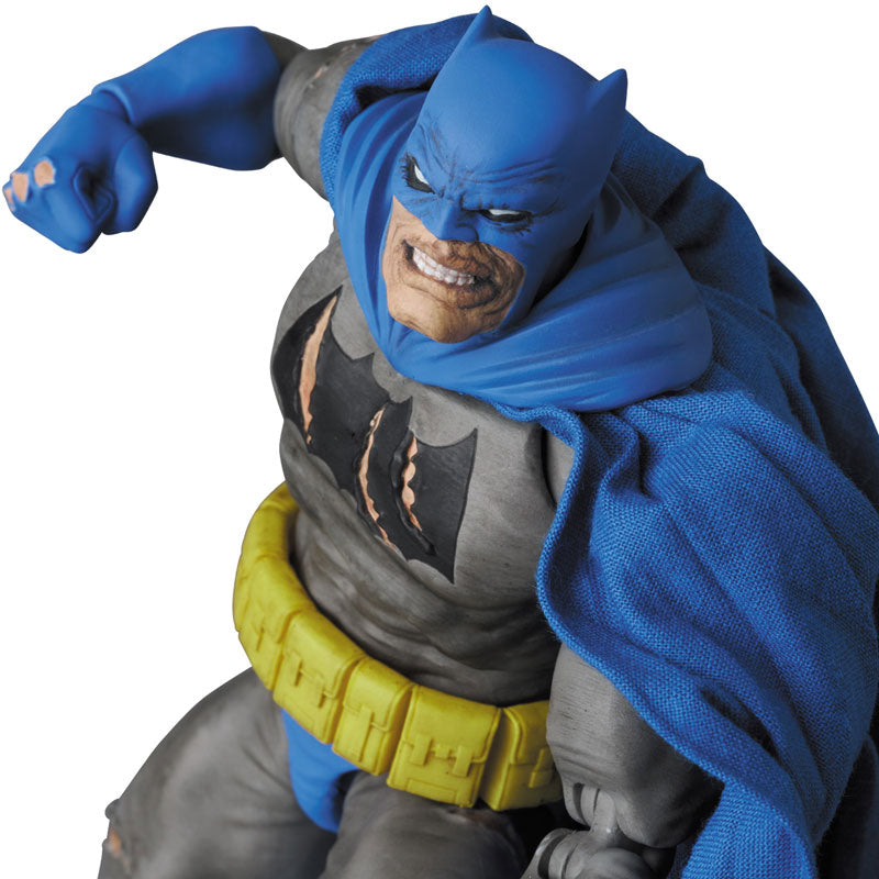 Load image into Gallery viewer, MAFEX Batman The Dark Knight Returns: No. 119  Batman (Triumphant) (Reissue)
