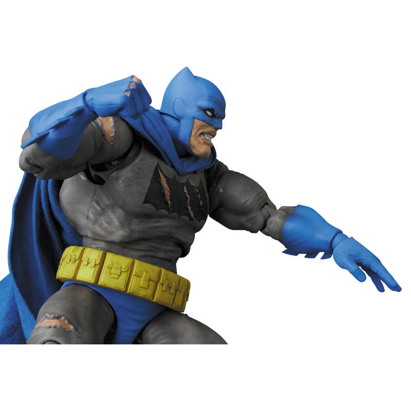 Load image into Gallery viewer, MAFEX Batman The Dark Knight Returns: No. 119  Batman (Triumphant) (Reissue)
