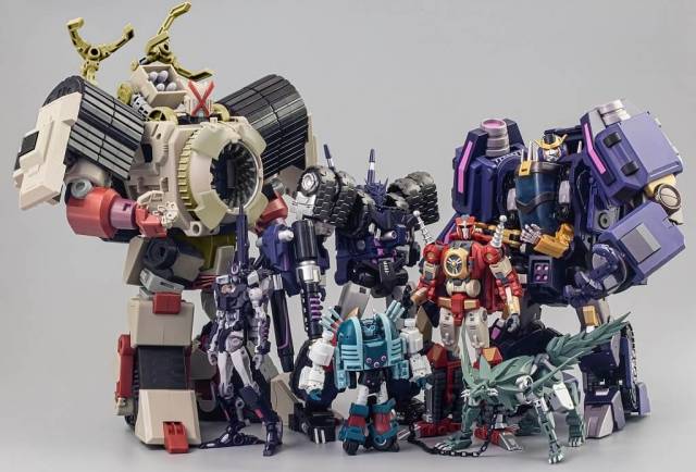 Load image into Gallery viewer, Mastermind Creations - Reformatted R-43 Mors (Reissue)
