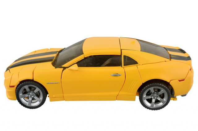 Load image into Gallery viewer, Transformers Movie Masterpiece Series - MPM-03 Bumblebee (40th Selection)
