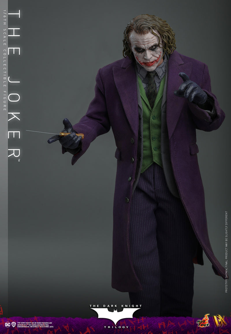 Load image into Gallery viewer, Hot Toys - The Dark Knight - The Joker
