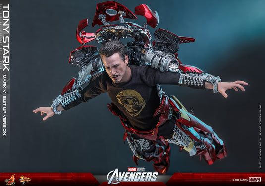 Hot Toys - The Avengers - Tony Stark (Mark VII Suit-Up Version)