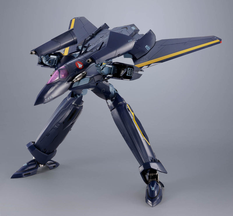 Load image into Gallery viewer, Bandai - Macross 7 DX Chogokin: VF-17S Nightmare Stealth Valkyrie (Gamlin Kizaki)
