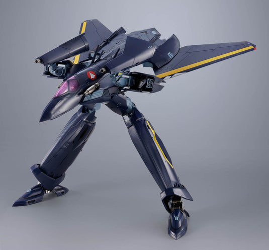 Bandai - Macross 7 DX Chogokin: VF-17S Nightmare Stealth Valkyrie (Gamlin Kizaki)