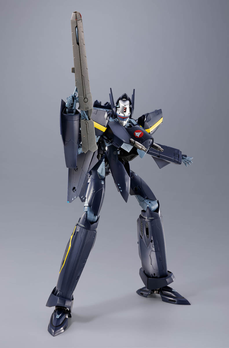 Load image into Gallery viewer, Bandai - Macross 7 DX Chogokin: VF-17S Nightmare Stealth Valkyrie (Gamlin Kizaki)
