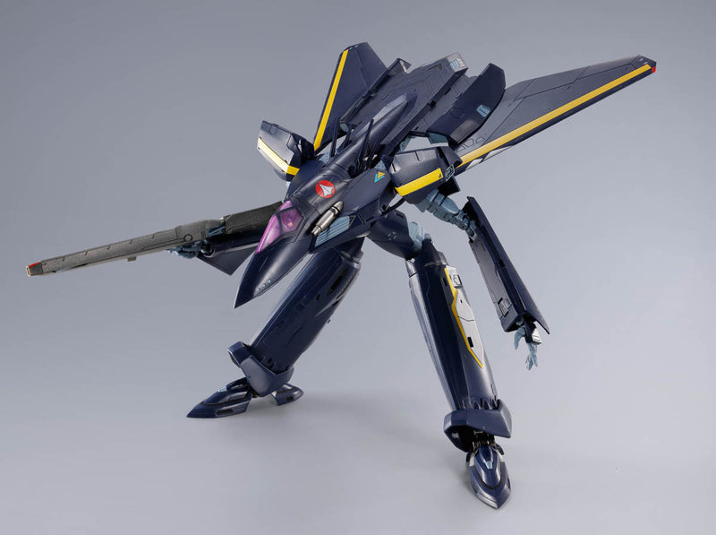 Load image into Gallery viewer, Bandai - Macross 7 DX Chogokin: VF-17S Nightmare Stealth Valkyrie (Gamlin Kizaki)

