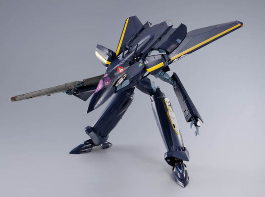 Bandai - Macross 7 DX Chogokin: VF-17S Nightmare Stealth Valkyrie (Gamlin Kizaki)