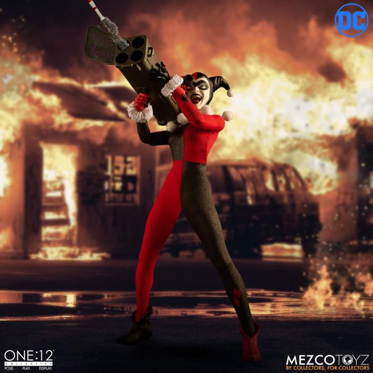 Load image into Gallery viewer, Mezco Toyz - One:12 DC Comics Harley Quinn
