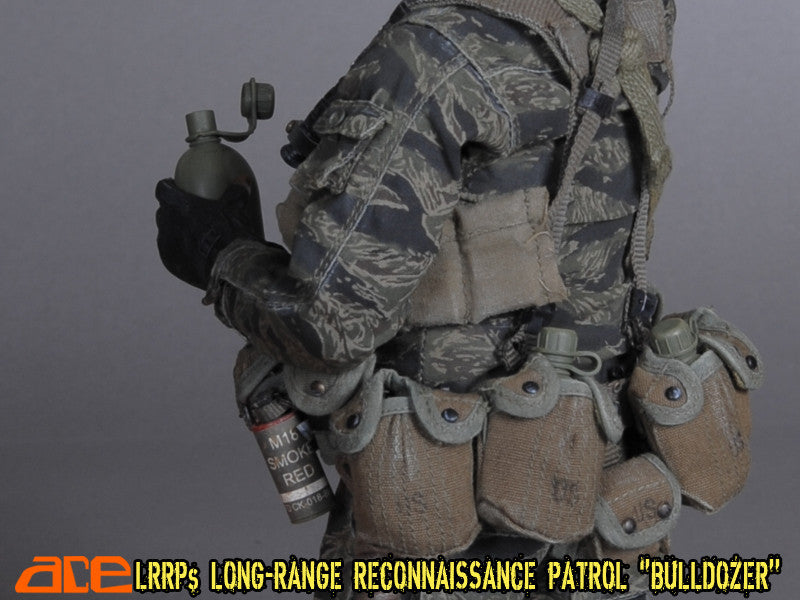 Load image into Gallery viewer, Ace Toys - Long-Range Reconnaissance Patrol &quot;Bulldozer&quot; (LRRP)
