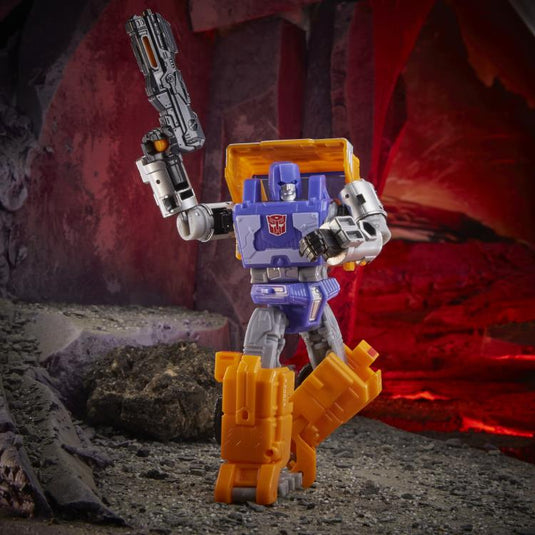Transformers War for Cybertron: Kingdom - Deluxe Class Huffer