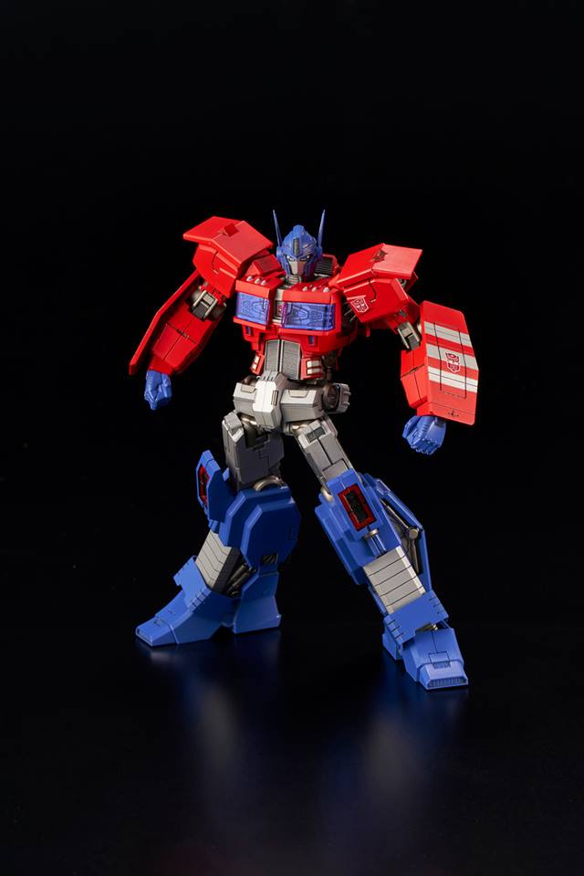 Load image into Gallery viewer, Flame Toys - Furai Model 03: Optimus Prime IDW Version
