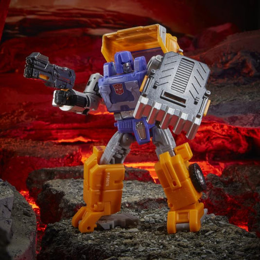 Transformers War for Cybertron: Kingdom - Deluxe Class Huffer