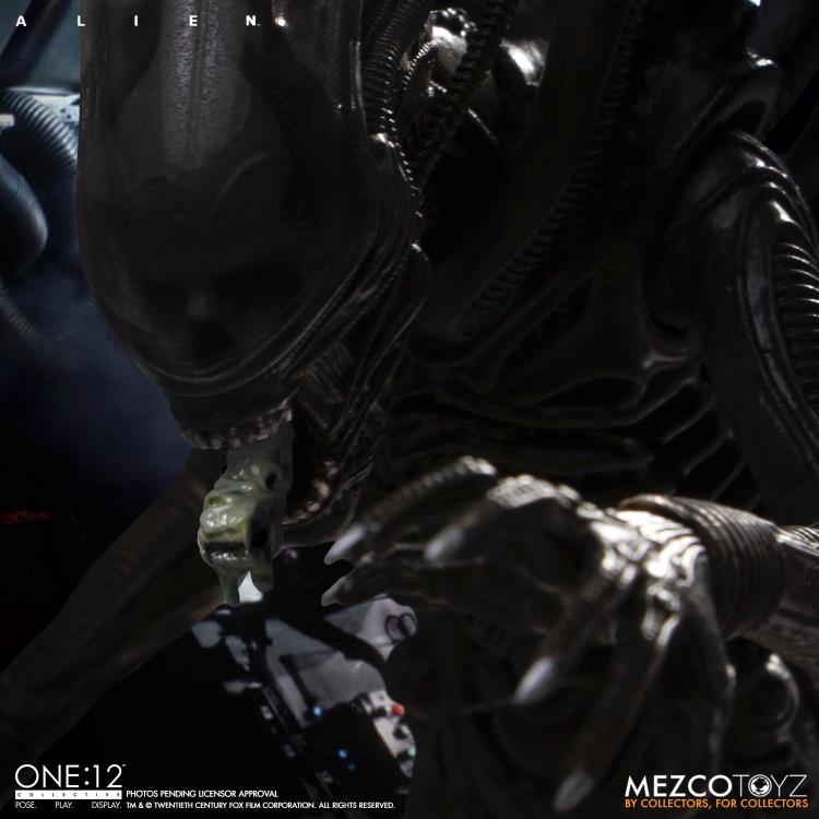 Load image into Gallery viewer, Mezco Toyz - One:12 Alien
