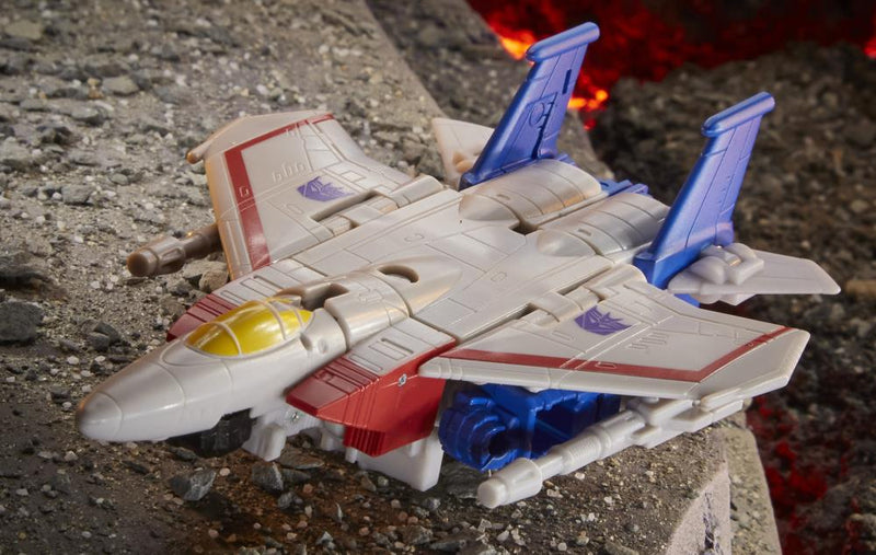 Load image into Gallery viewer, Transformers War for Cybertron: Kingdom - Core Class Starscream
