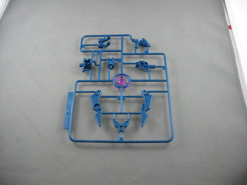 Load image into Gallery viewer, AM-07 Voyager Starscream with Micron Arms
