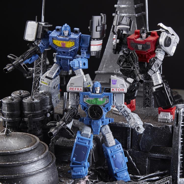 Load image into Gallery viewer, Transformers Generations Siege - Deluxe Refraktor Reconnaissance Team Exclusive Three Pack
