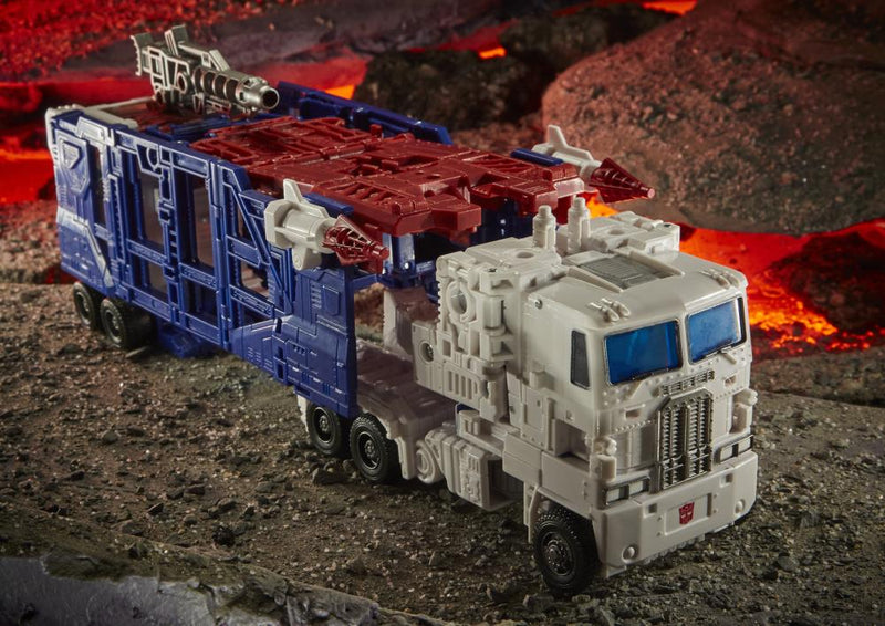 Load image into Gallery viewer, Transformers War for Cybertron: Kingdom - Leader Class Ultra Magnus
