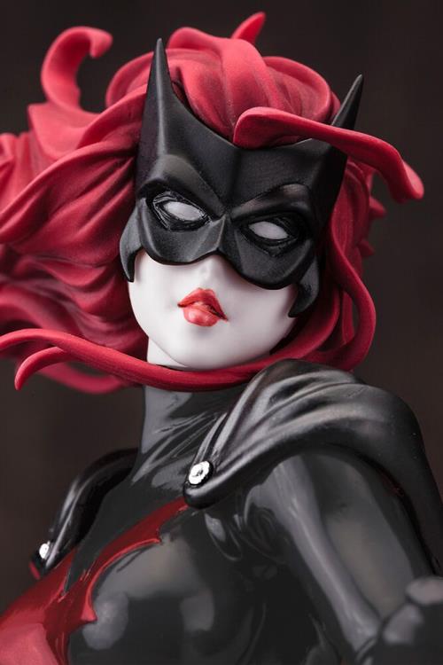 Load image into Gallery viewer, Kotobukiya - DC Comics Bishoujo Statue: Batwoman (2nd Edition)
