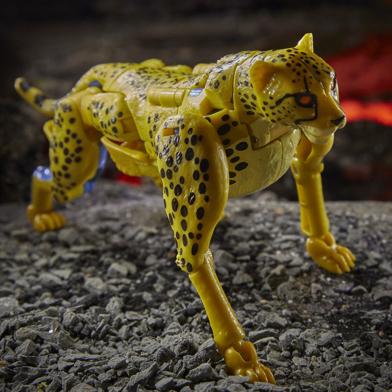 Load image into Gallery viewer, Transformers War for Cybertron: Kingdom - Deluxe Class Cheetor
