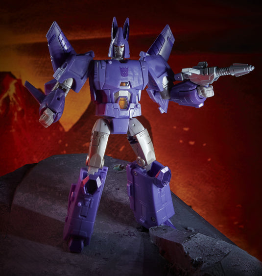 Transformers War for Cybertron: Kingdom - Voyager Class Cyclonus