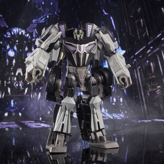 Transformers Generations Studio Series - Gamer Edition Deluxe Barricade 02