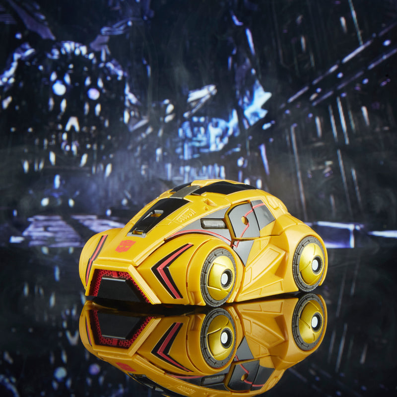 Load image into Gallery viewer, Transformers Generations Studio Series - Gamer Edition Deluxe Bumblebee 01
