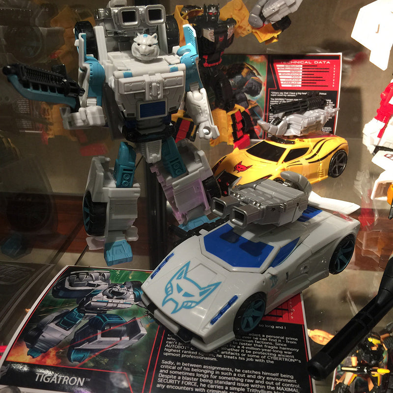 Load image into Gallery viewer, Botcon 2016 - Souvenir Figure - Tigatron (LE 1200)
