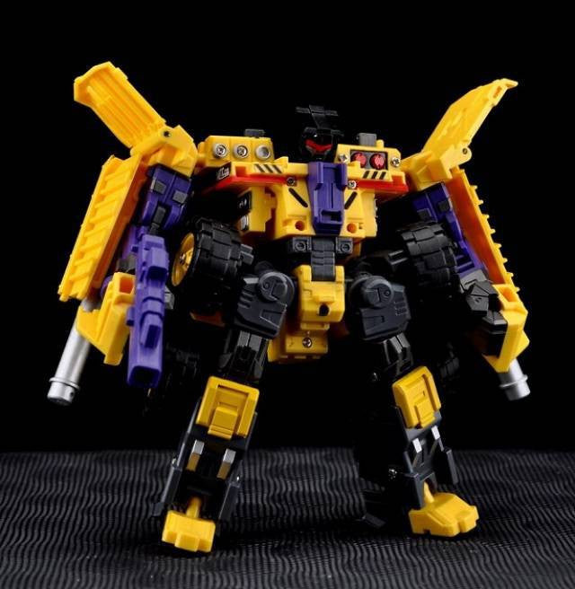 Load image into Gallery viewer, MakeToys - MT Combiner - Yellow Giant - SIx Piece Gift Set
