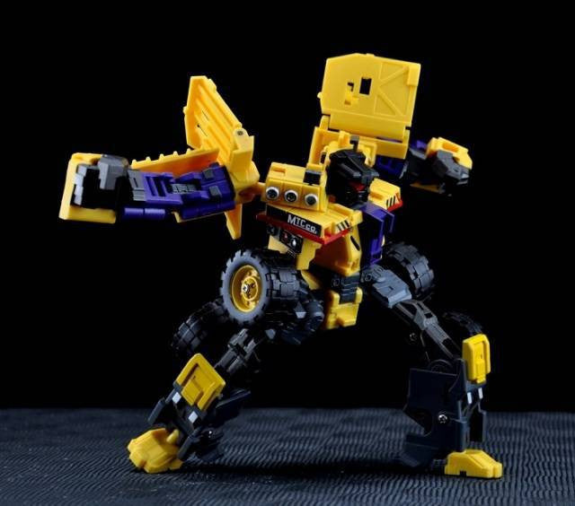 Load image into Gallery viewer, MakeToys - MT Combiner - Yellow Giant - SIx Piece Gift Set
