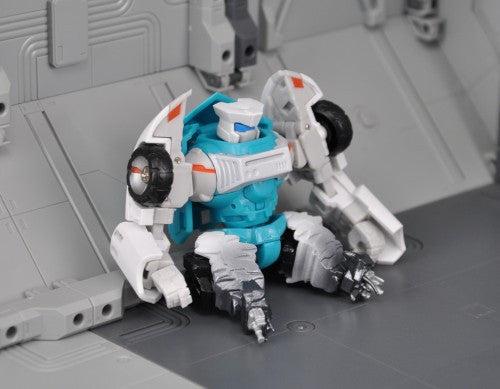 Load image into Gallery viewer, Maketoys - Manga Mech - Rearend and Hurricane Add On Kit
